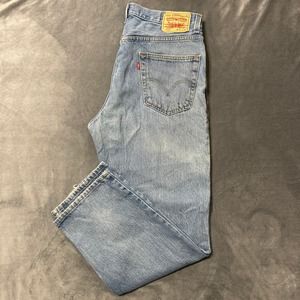 Levi’s 550 jeans / straight leg / medium wash / size W36 x L30